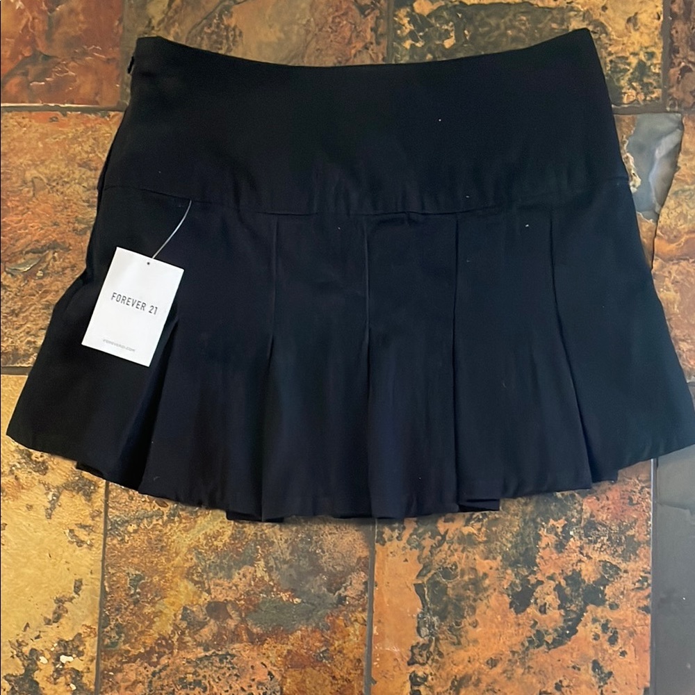 Forever 21 Black Pleated Skirt (417)